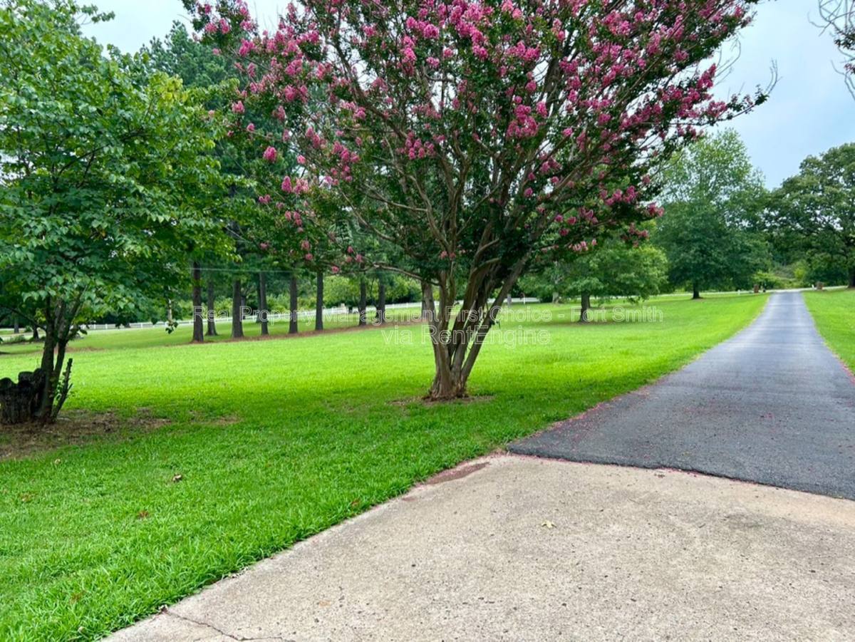 House for rent at 11912 Rye Hill Rd S, Fort Smith, AR 72916