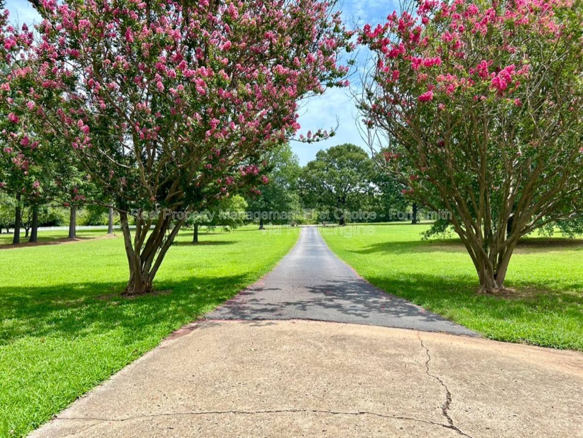 House for rent at 11912 Rye Hill Rd S, Fort Smith, AR 72916