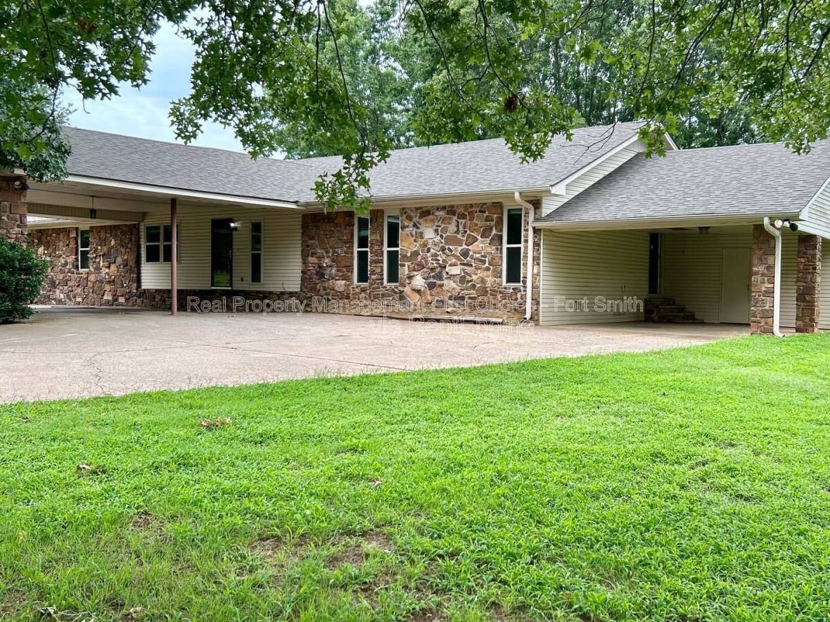 House for rent at 11912 Rye Hill Rd S, Fort Smith, AR 72916