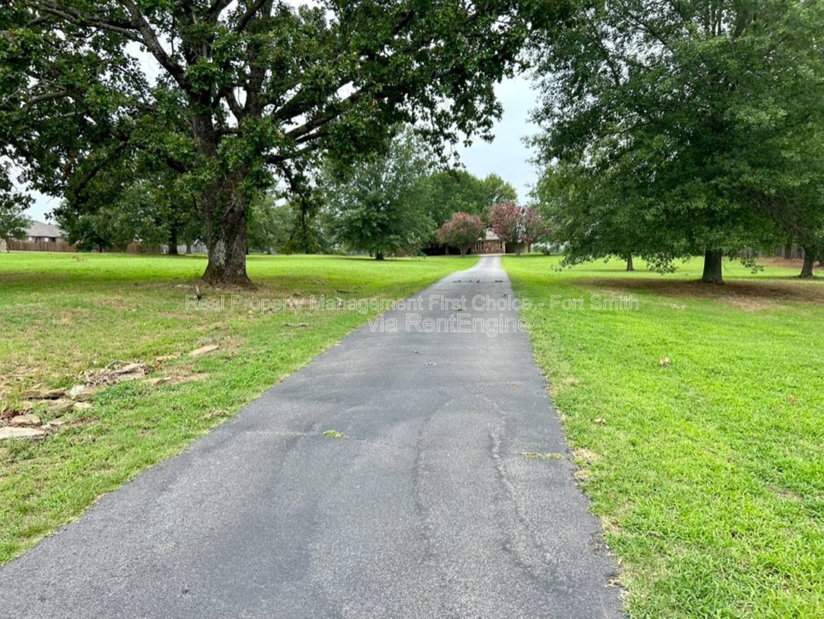 House for rent at 11912 Rye Hill Rd S, Fort Smith, AR 72916