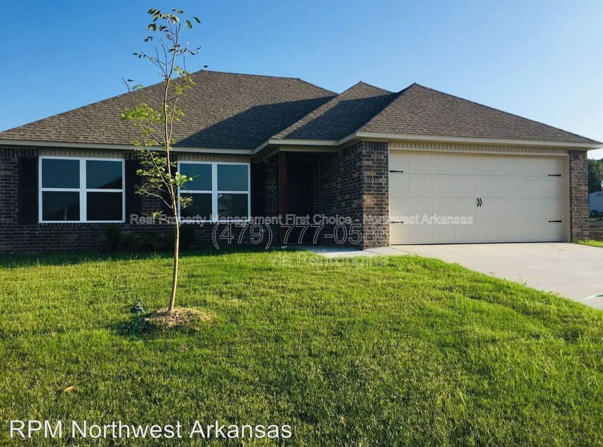 House for rent at 1013 Ethan James St, Elkins, AR 72727