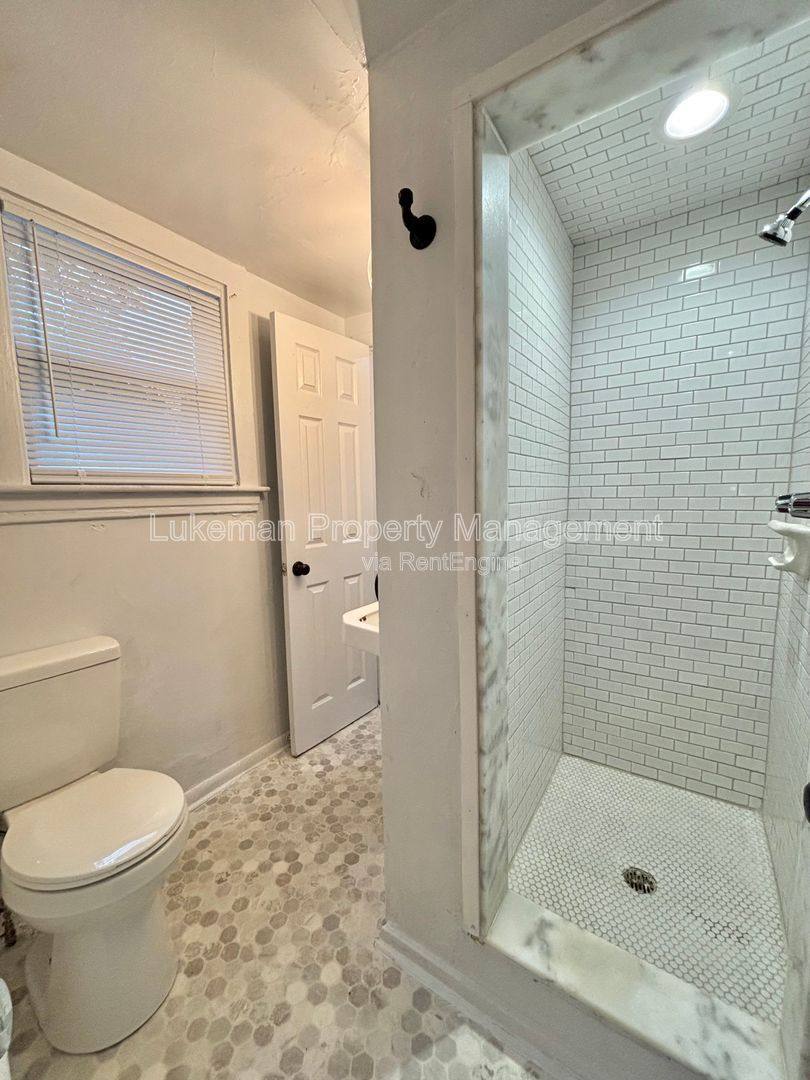 Apartment for rent at 1320 S Westnedge Ave #2, Kalamazoo, MI 49008