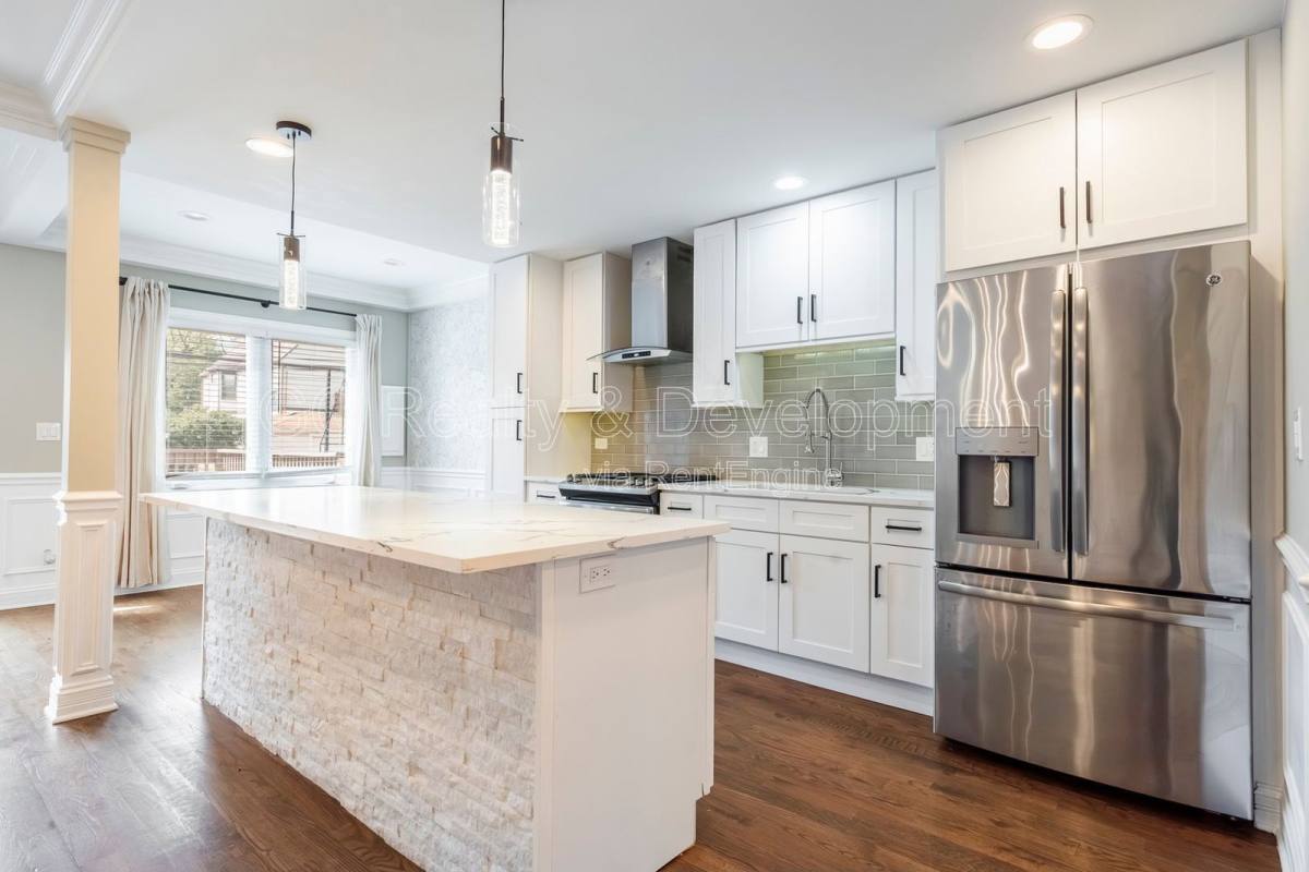 Apartment for rent at 5619 W Irving Park Rd, Chicago, IL 60634