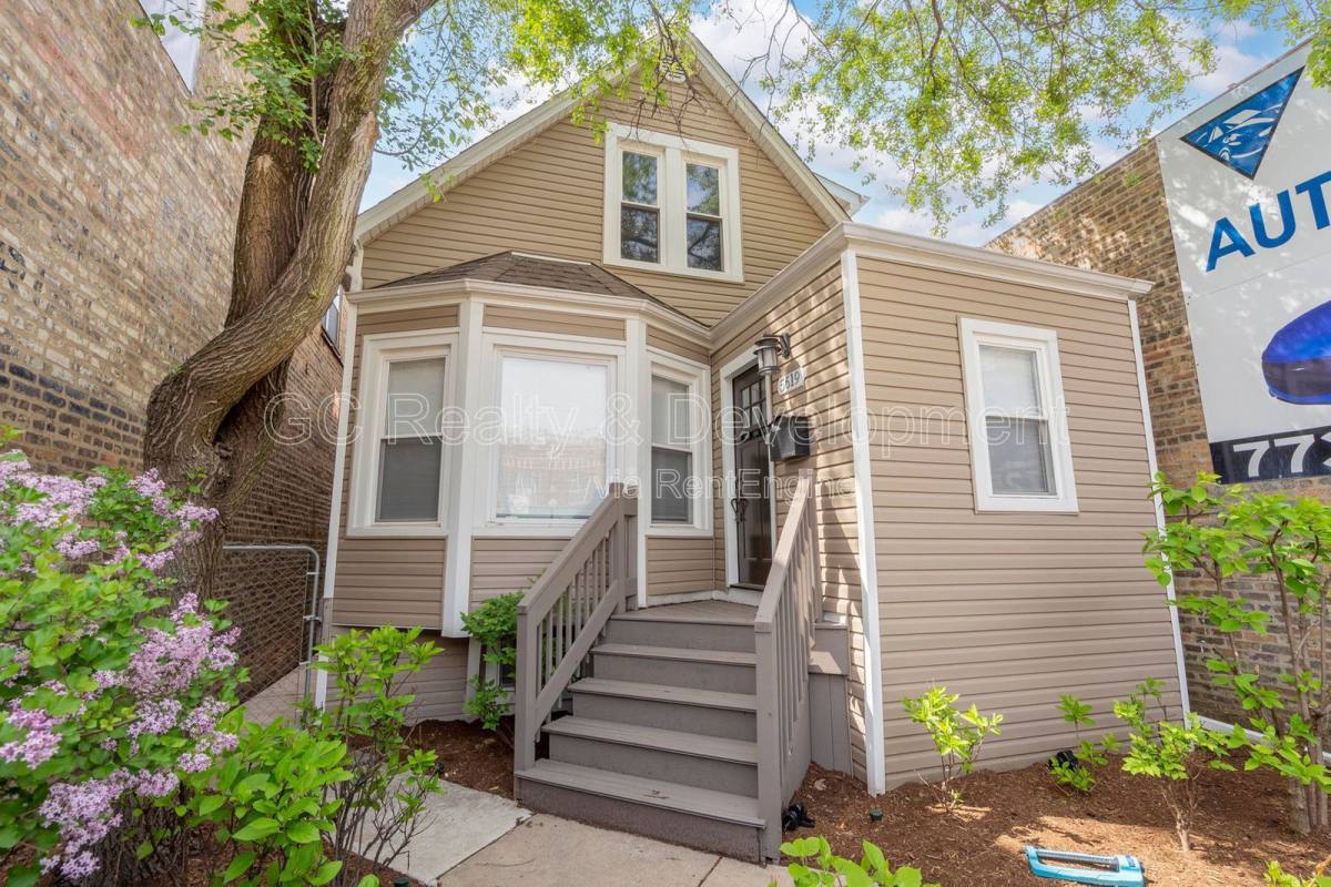 Apartment for rent at 5619 W Irving Park Rd, Chicago, IL 60634