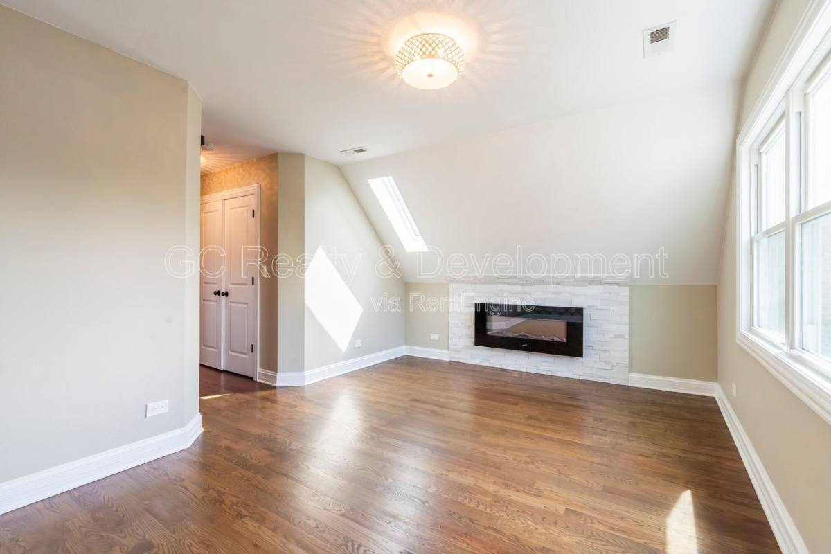 Apartment for rent at 5619 W Irving Park Rd, Chicago, IL 60634