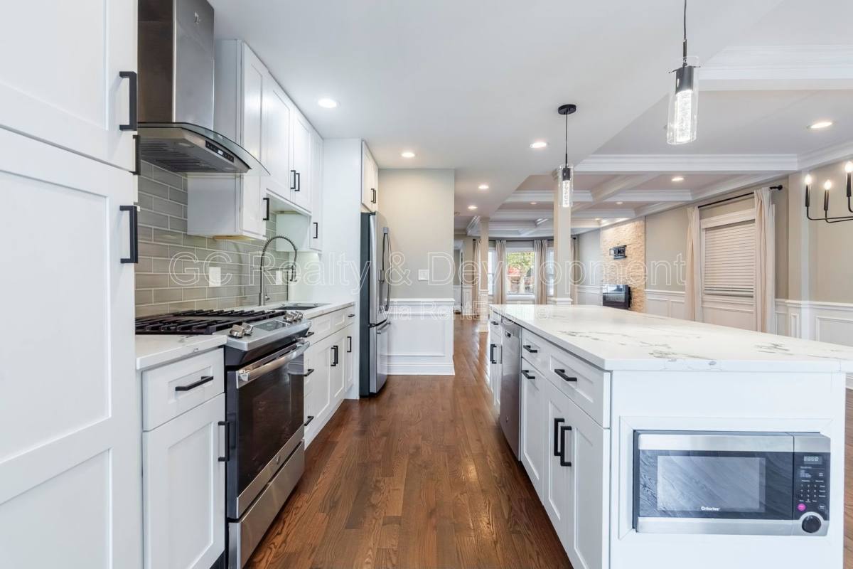 Apartment for rent at 5619 W Irving Park Rd, Chicago, IL 60634