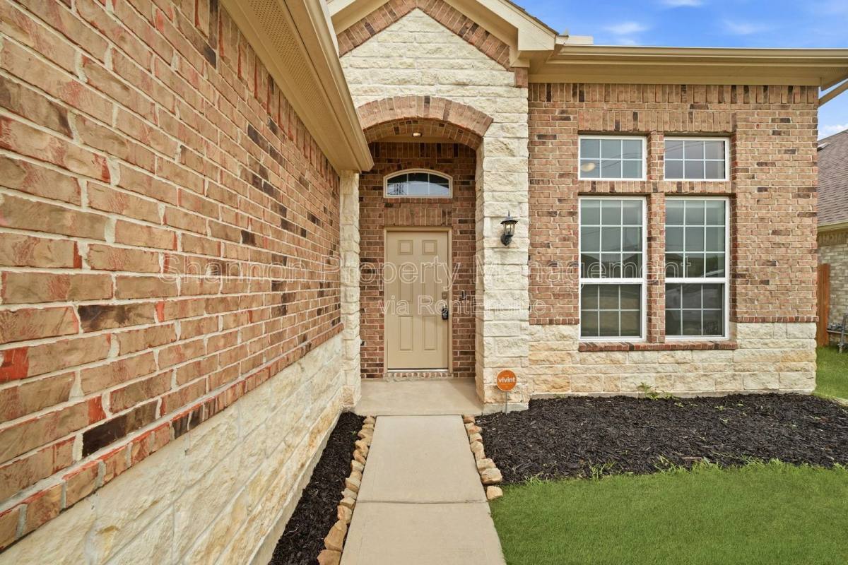 House for rent at 5309 Camerford Court, Alvin, TX 77511