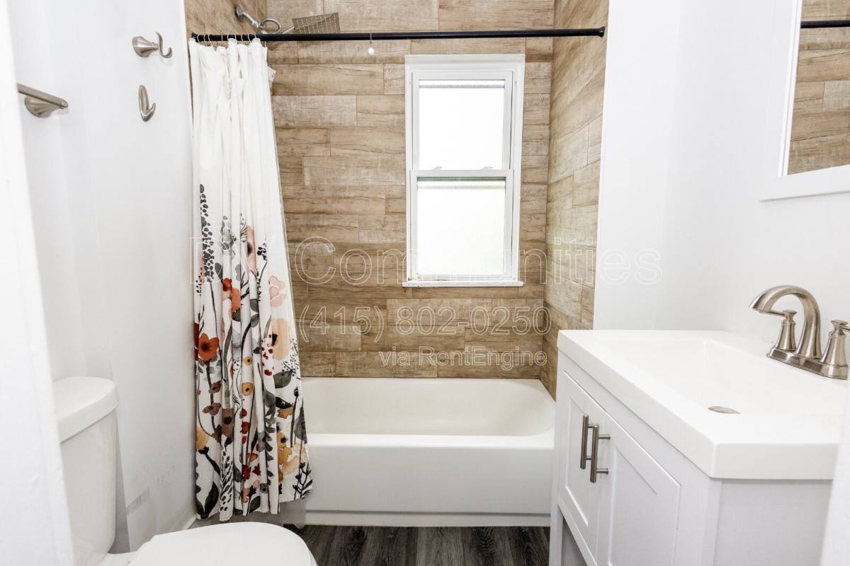 Apartment for rent at 2081 Halstead Ave #UP, Lakewood, OH 44107