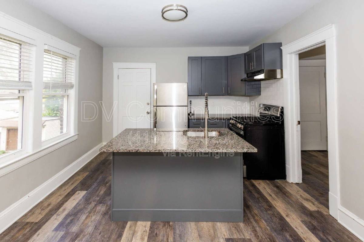 Apartment for rent at 2081 Halstead Ave #UP, Lakewood, OH 44107