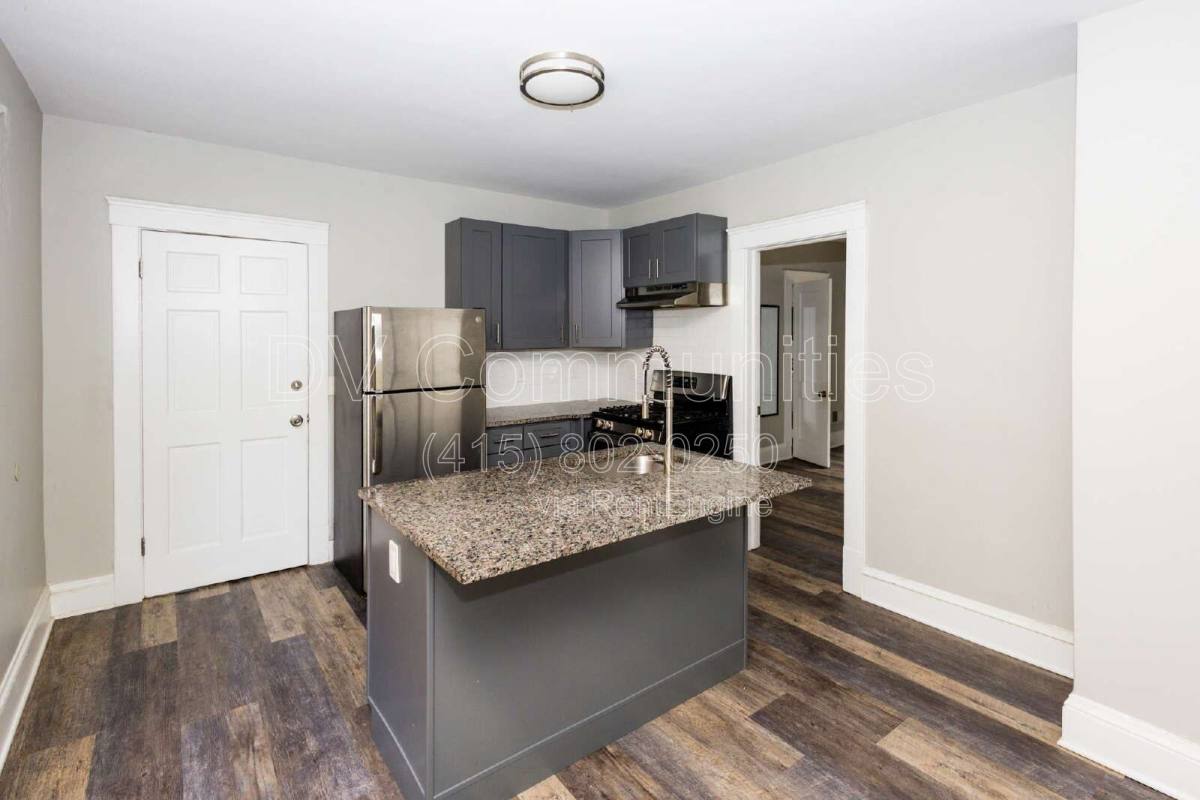 Apartment for rent at 2081 Halstead Ave #UP, Lakewood, OH 44107