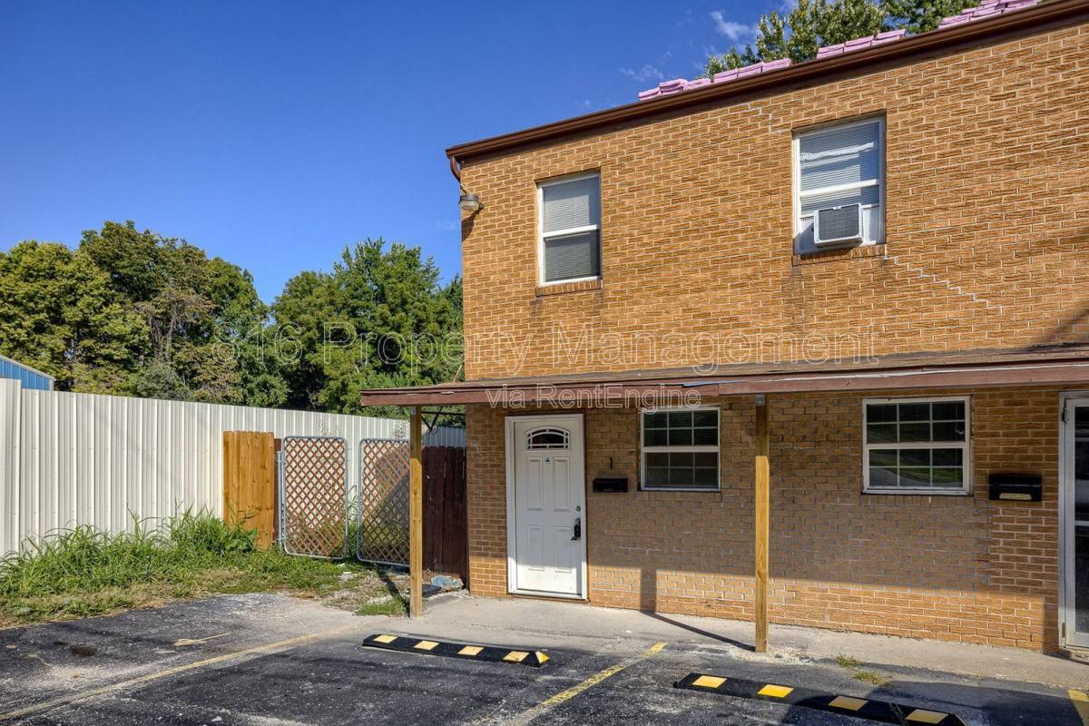 Apartment for rent at 8718 E Winner Rd, Kansas City, MO 64125