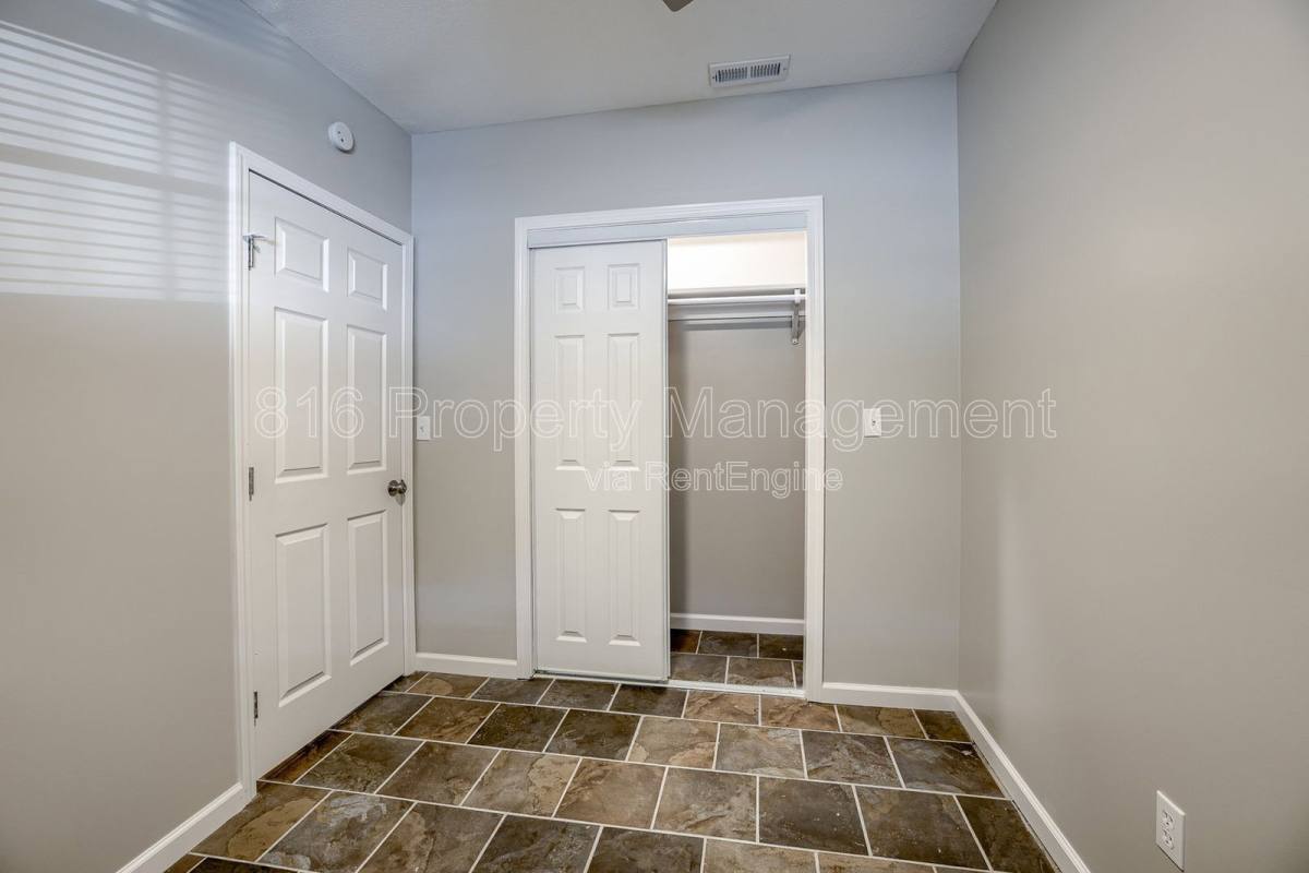 Apartment for rent at 8718 E Winner Rd, Kansas City, MO 64125