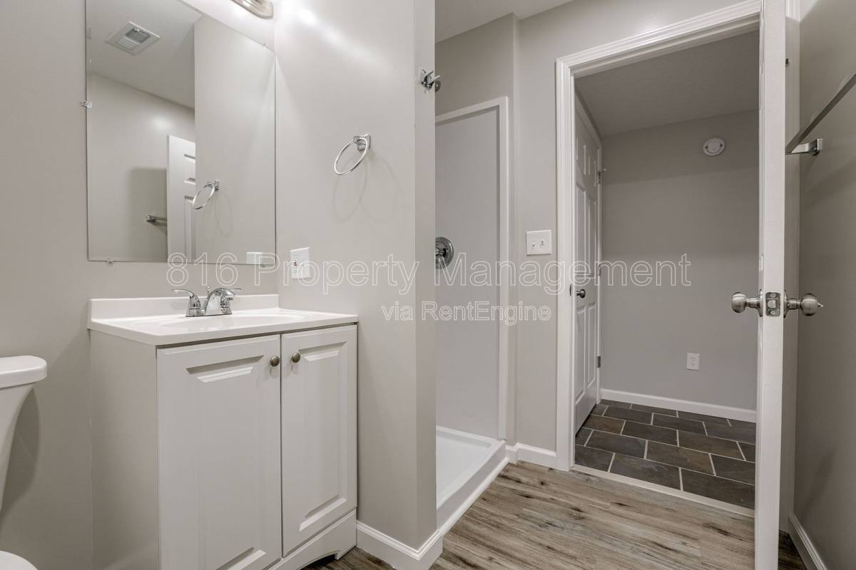 Apartment for rent at 8718 E Winner Rd, Kansas City, MO 64125