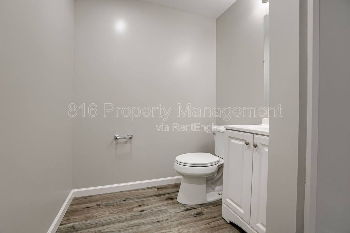 Apartment for rent at 8718 E Winner Rd, Kansas City, MO 64125