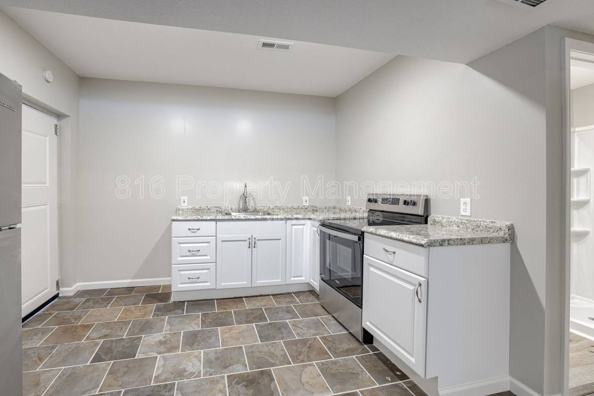 Apartment for rent at 8718 E Winner Rd, Kansas City, MO 64125
