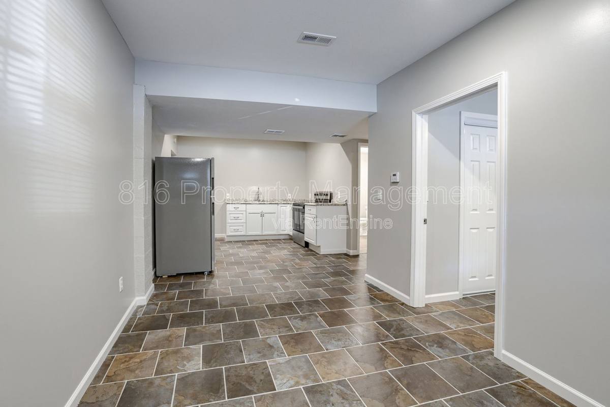 Apartment for rent at 8718 E Winner Rd, Kansas City, MO 64125