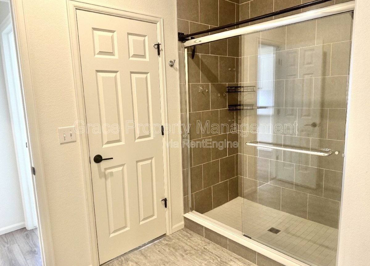 House for rent at 21844 E 44th Dr, Aurora, CO 80019