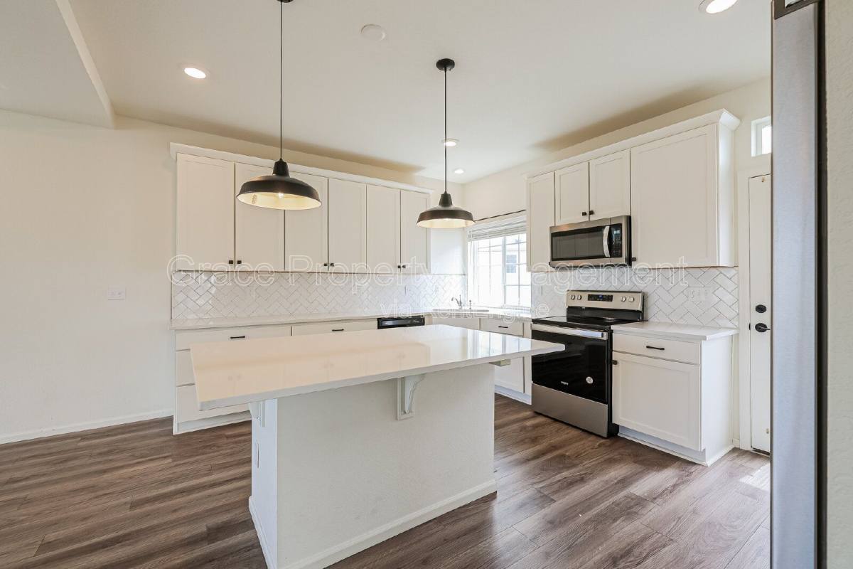 House for rent at 21844 E 44th Dr, Aurora, CO 80019