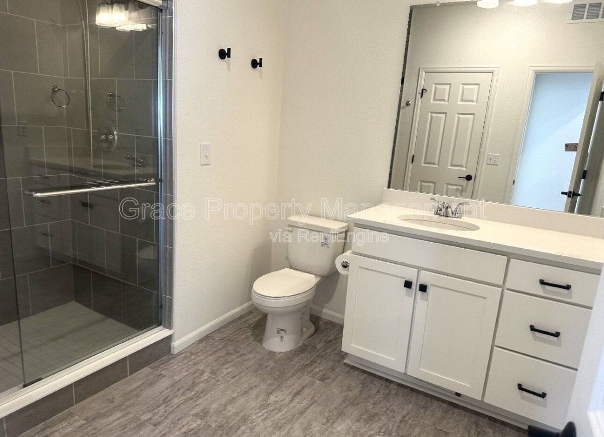 House for rent at 21844 E 44th Dr, Aurora, CO 80019