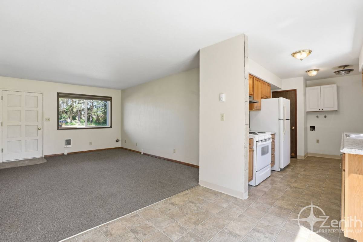 Apartment for rent at 166 Virginia St #B, Kelso, WA 98626