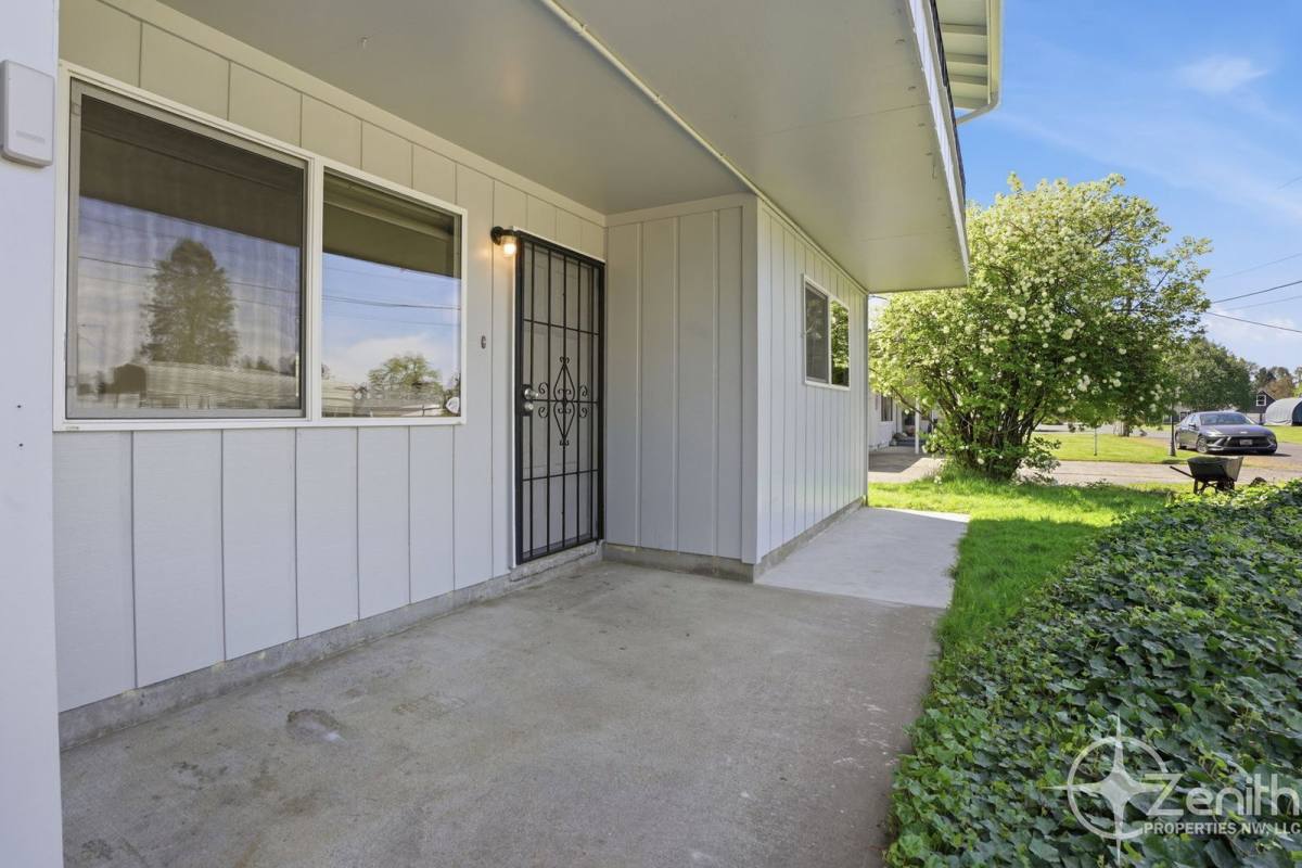 Apartment for rent at 166 Virginia St #B, Kelso, WA 98626