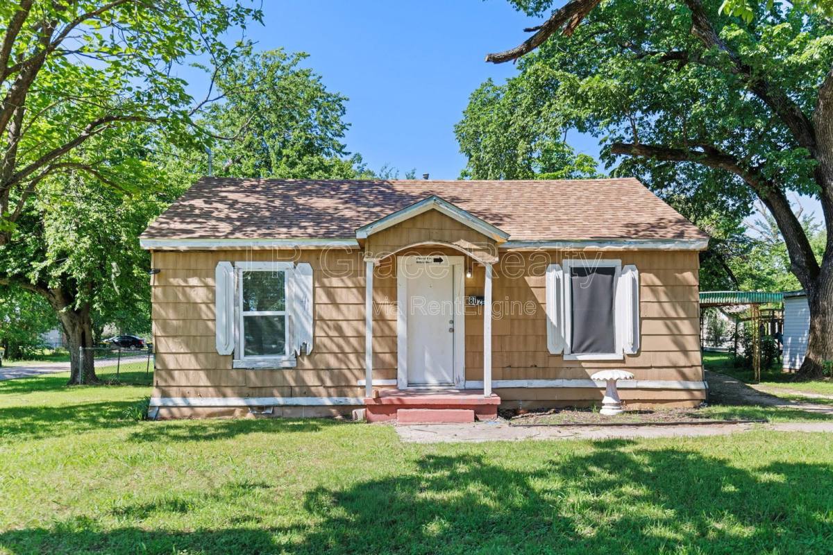House for rent at 802 W Navasota St, Groesbeck, TX 76642