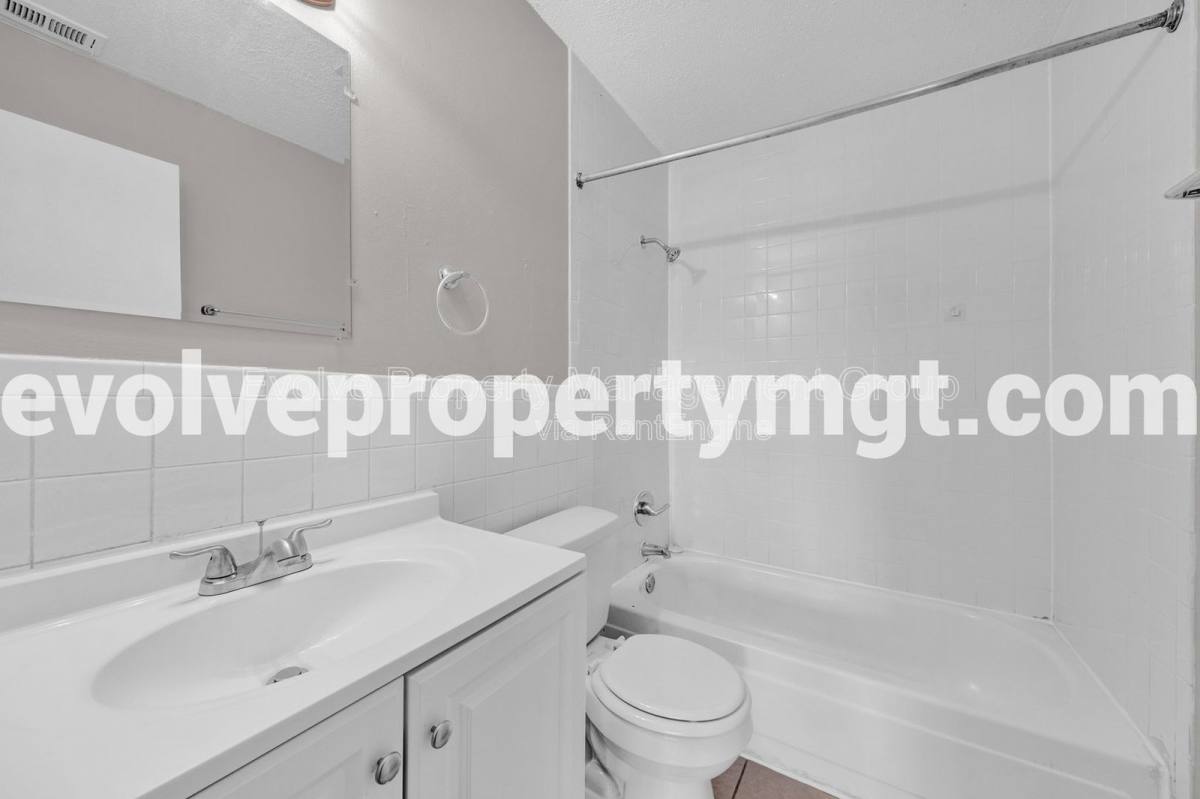 Apartment for rent at 3434 Pruett Court, Memphis, TN 38111