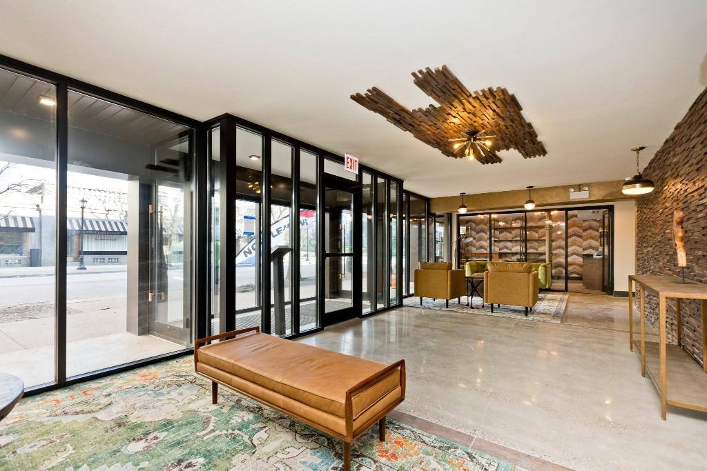 Apartment for rent at 5536 N Sheridan Rd, Chicago, IL 60640