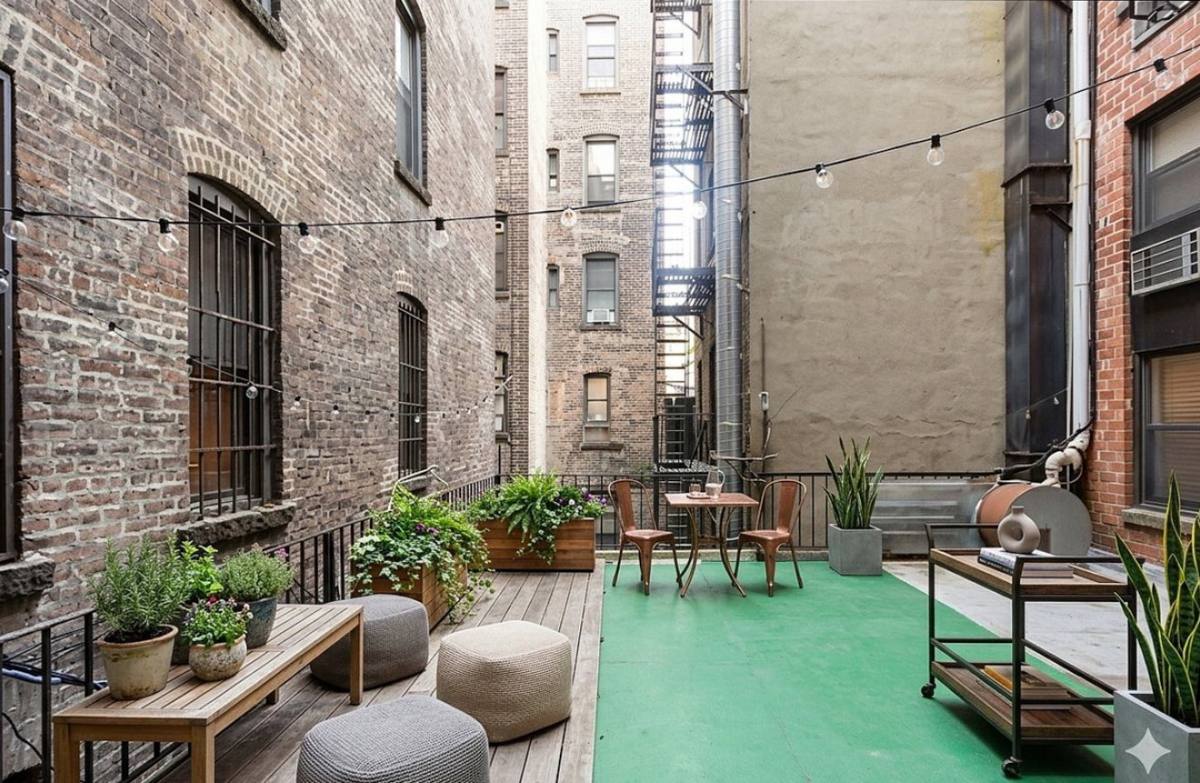 Townhouse for rent at 29 7th Ave S #2BB, New York, NY 10014