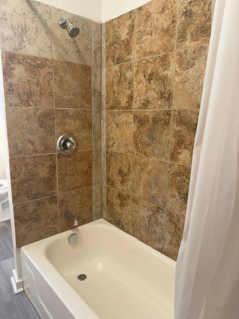 Apartment for rent at 118 N Keeler Ave #2, Chicago, IL 60624