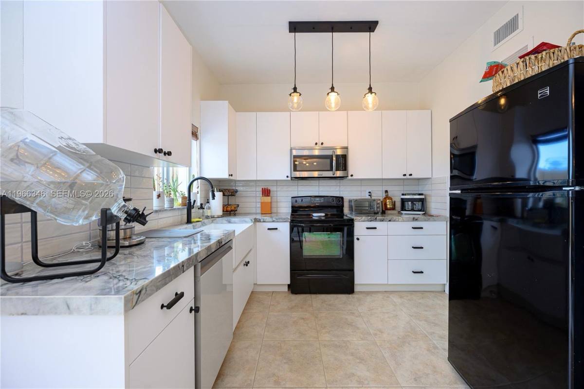 Townhouse for rent at 17815 NW 74th Court, Hialeah, FL 33015