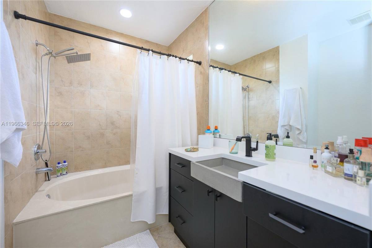 Townhouse for rent at 17815 NW 74th Court, Hialeah, FL 33015
