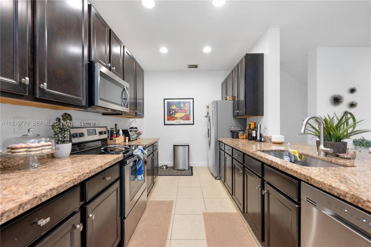 House for rent at 1030 SW 147th Ave, Hollywood, FL 33027