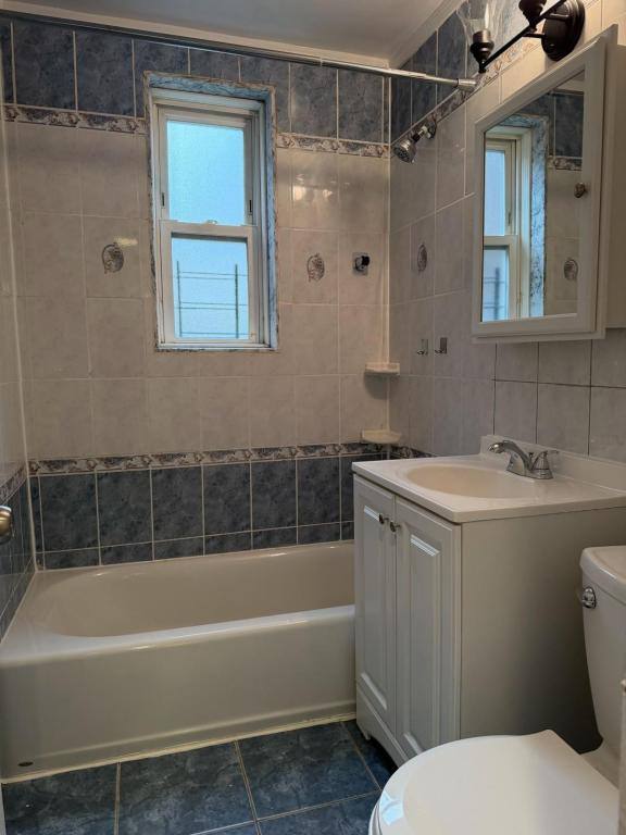 Apartment for rent at 1549 Central Park Ave, Yonkers, NY 10701