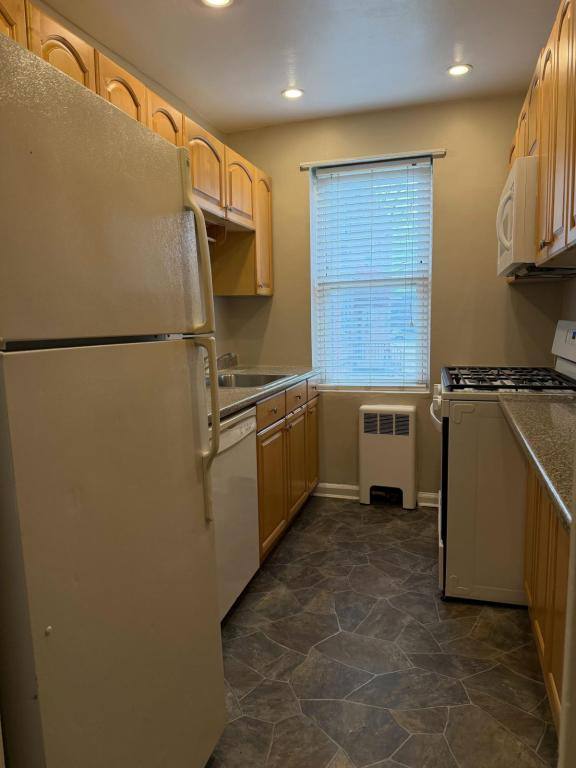 Apartment for rent at 1549 Central Park Ave, Yonkers, NY 10701