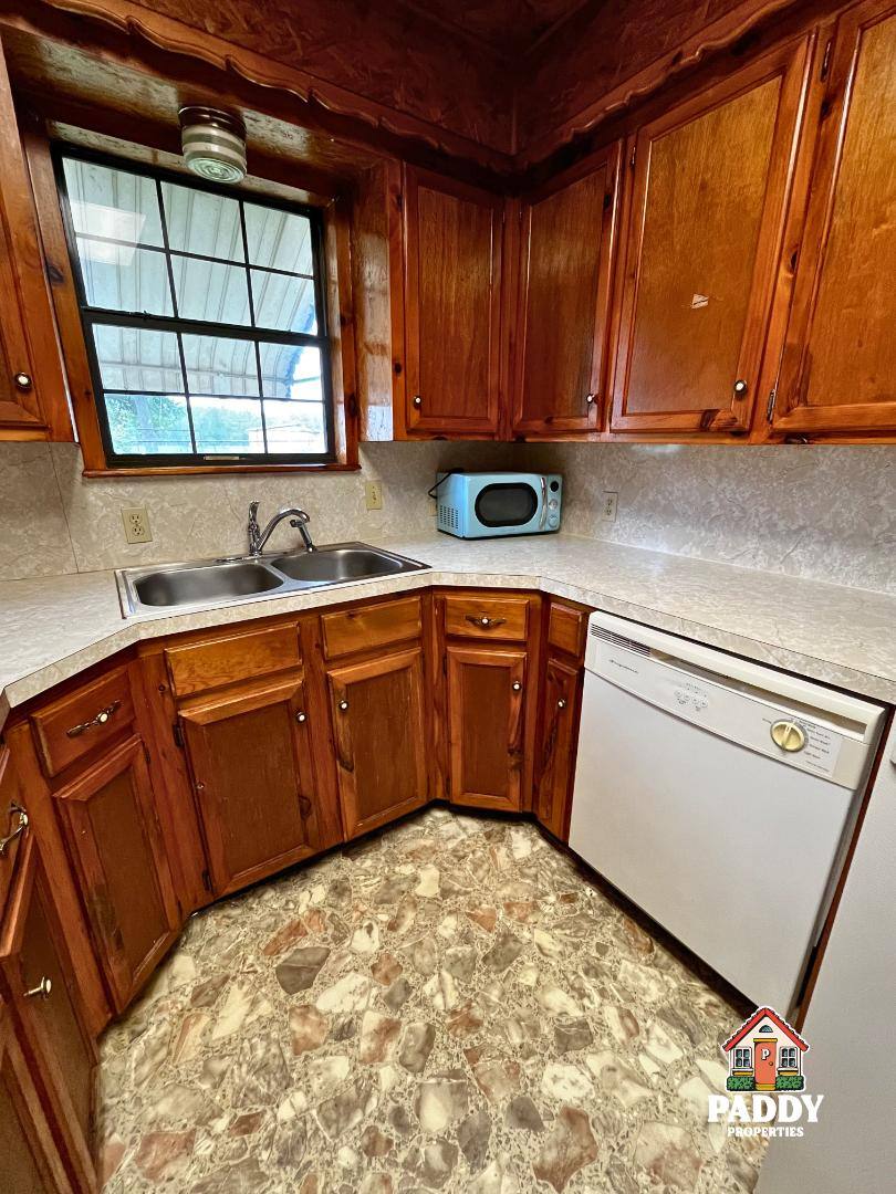 House for rent at 107 W State St, Omaha, TX 75571