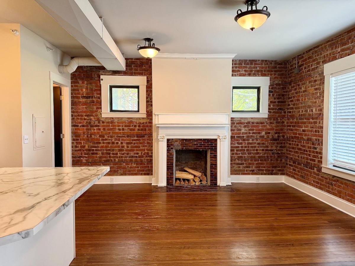 Apartment for rent at 1009 S 30th Ave #1, Omaha, NE 68105