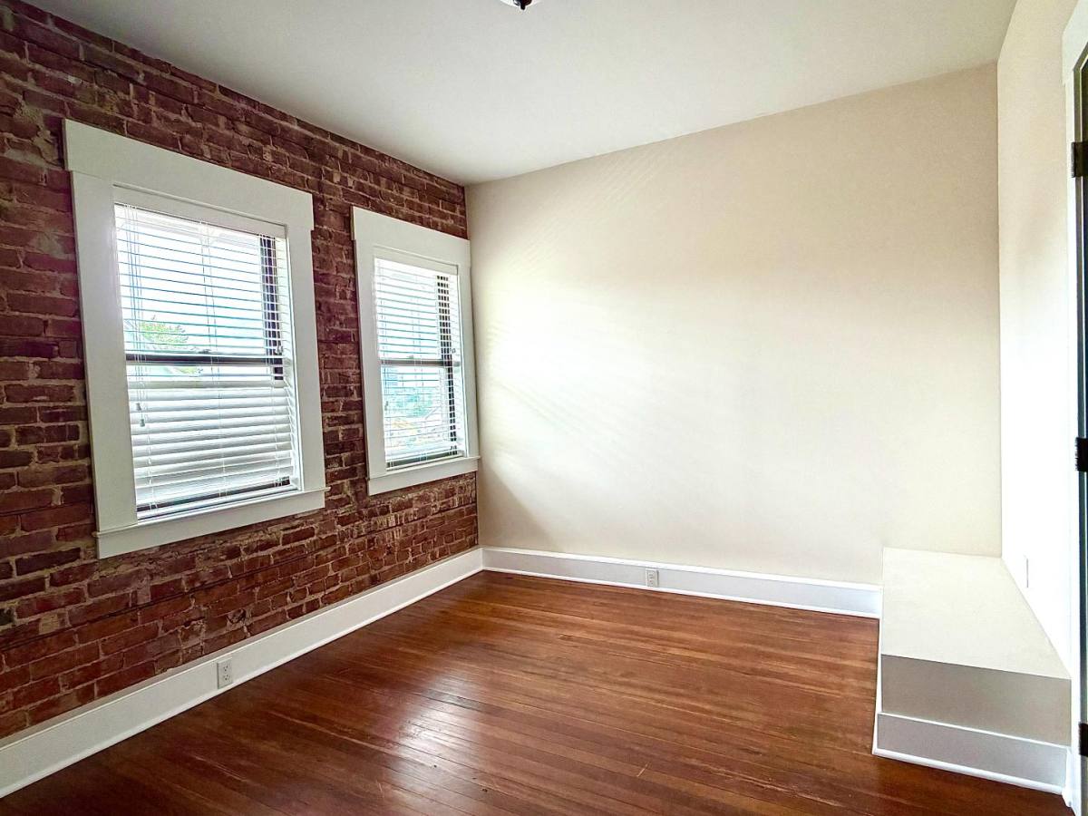Apartment for rent at 1009 S 30th Ave #1, Omaha, NE 68105