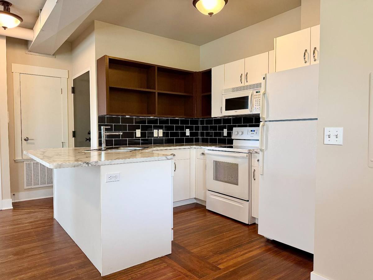 Apartment for rent at 1009 S 30th Ave #1, Omaha, NE 68105