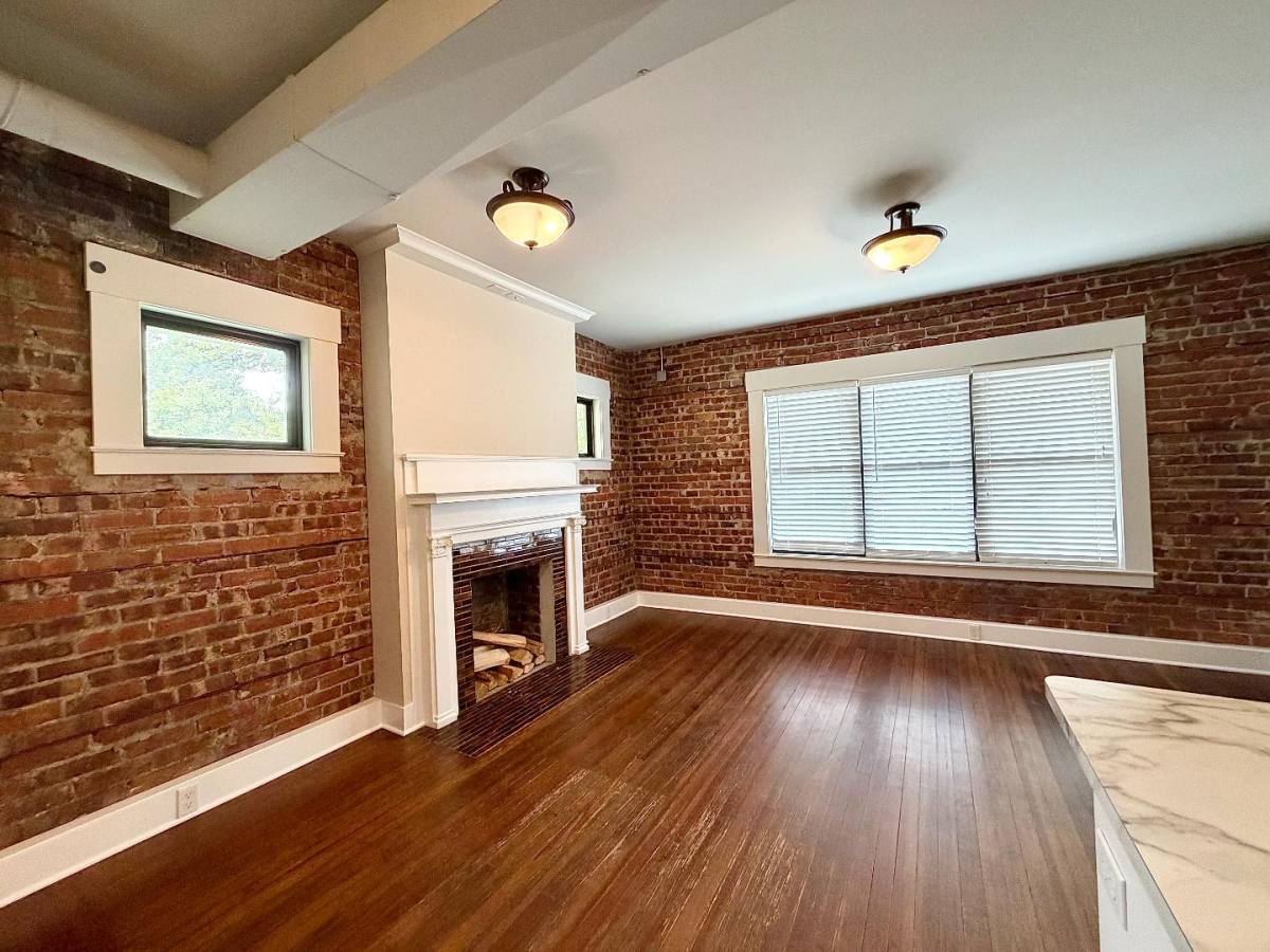Apartment for rent at 1009 S 30th Ave #1, Omaha, NE 68105