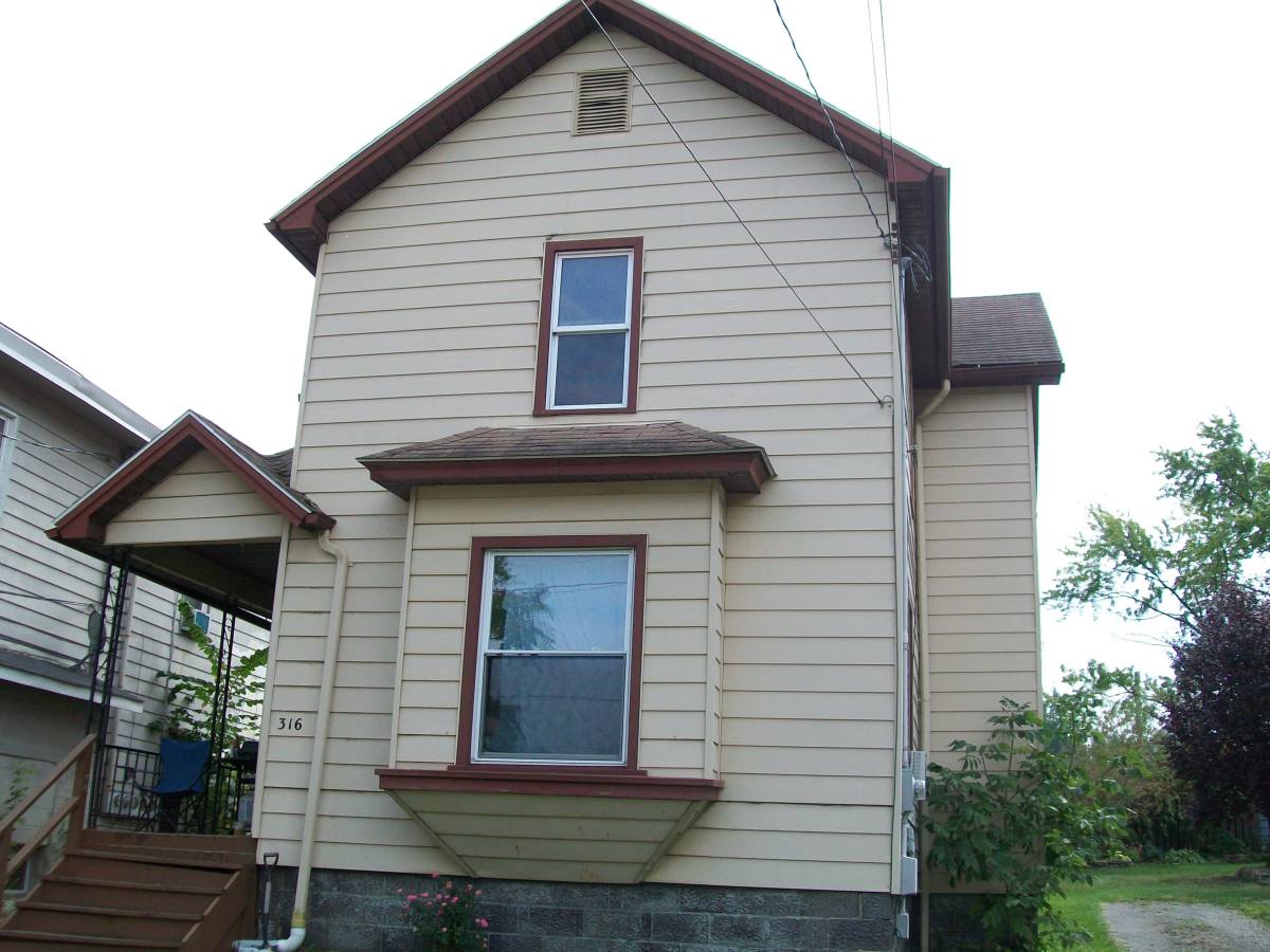 House for rent at 316 W Main St, Alliance, OH 44601