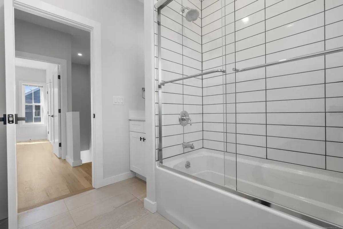 14 Taylor St, Stamford, CT 06902 - House for Rent - Image 7