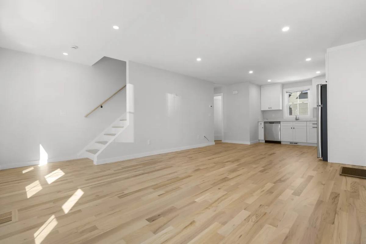 14 Taylor St, Stamford, CT 06902 - House for Rent - Image 9