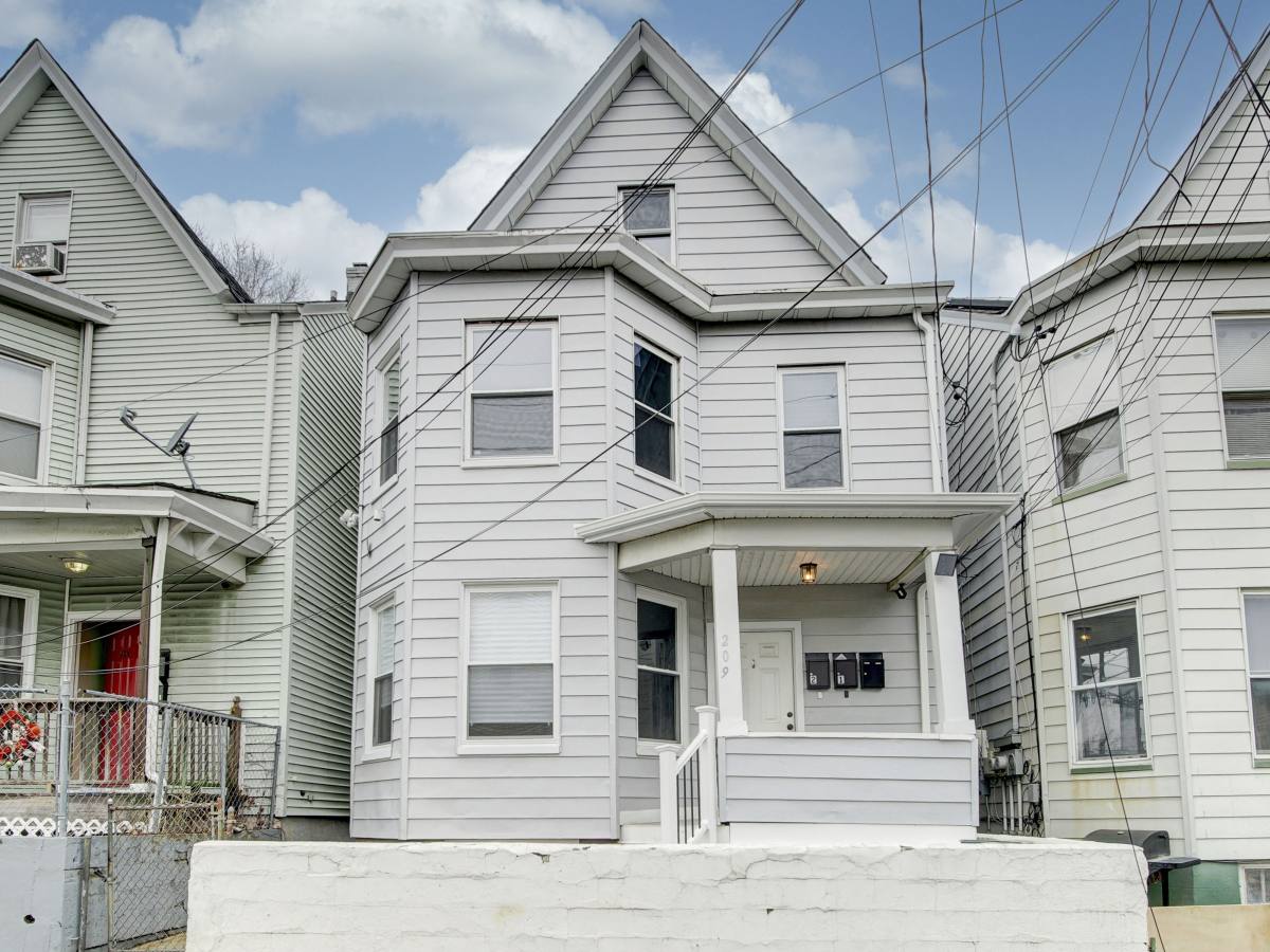Apartment for rent at 209 N 4th St #1st, Paterson, NJ 07522