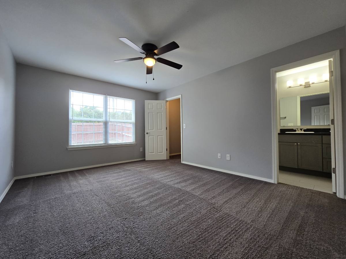 Townhouse for rent at 539 Welch St, Marshfield, MO 65706