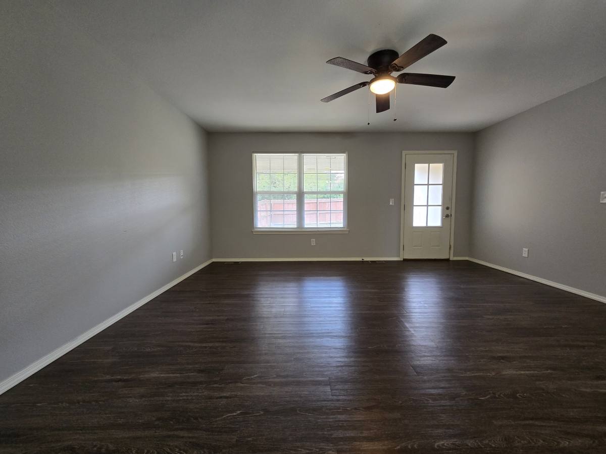 Townhouse for rent at 539 Welch St, Marshfield, MO 65706