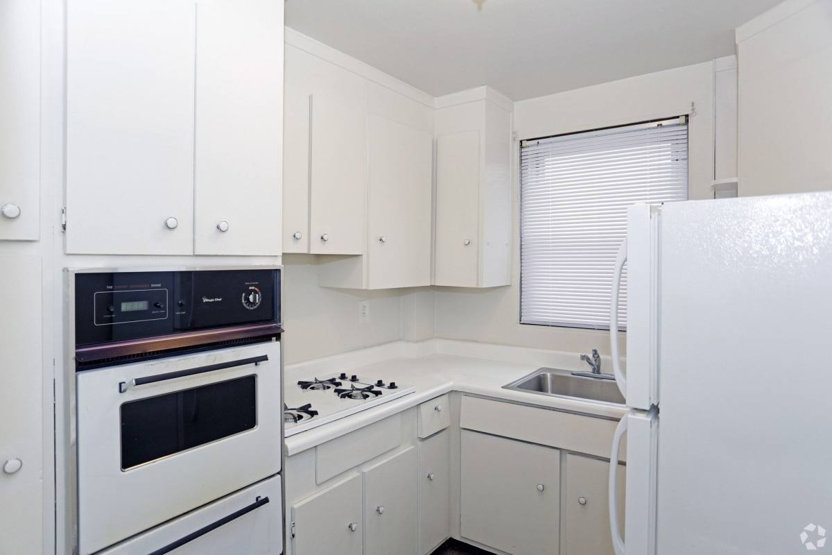 Apartment for rent at Westminster Towers, 801 N Broad St, Elizabeth, NJ 07208