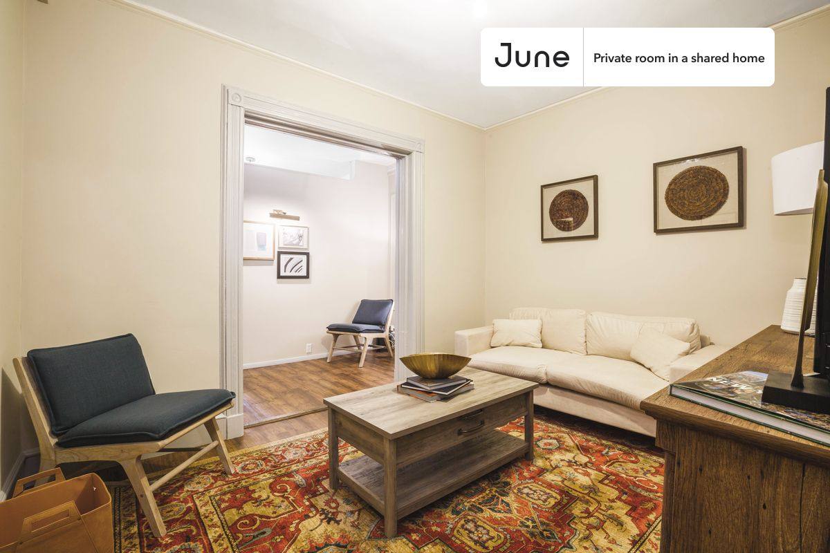Apartment for rent at 336 W 47th St, New York, NY 10036
