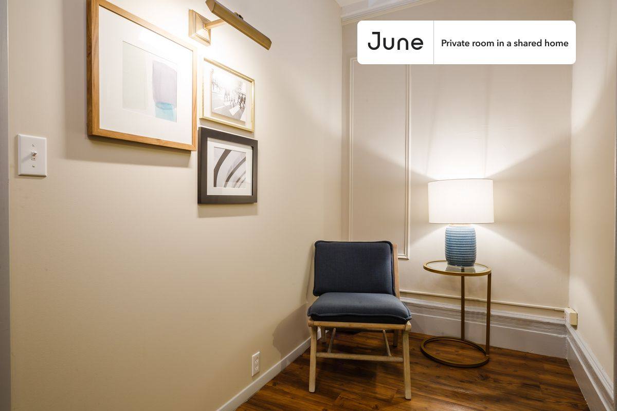 Apartment for rent at 336 W 47th St, New York, NY 10036