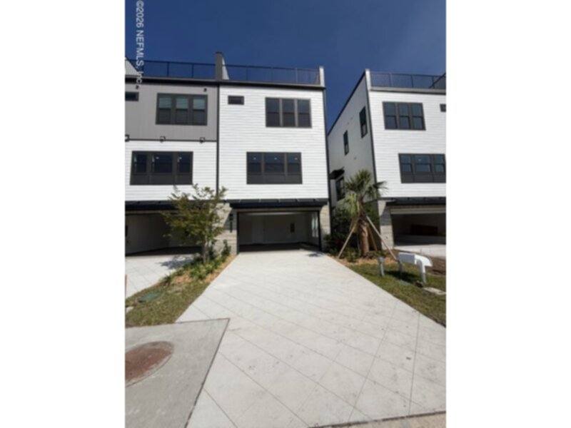 Townhouse for rent at 2054 Prudential Dr, Jacksonville, FL 32207